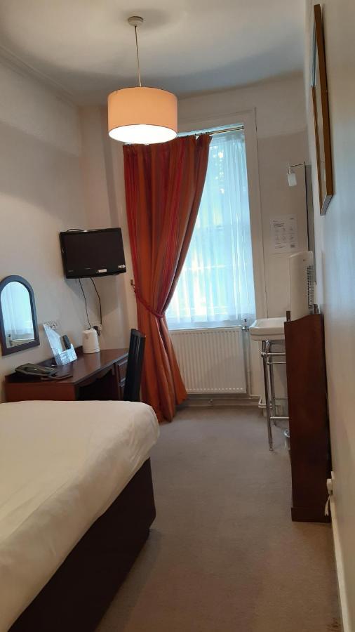 Crescent Hotel London Bagian luar foto