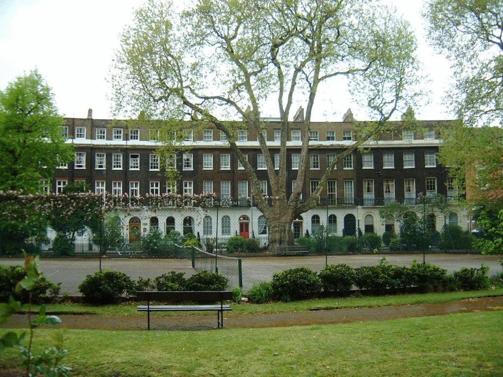 Crescent Hotel London Bagian luar foto